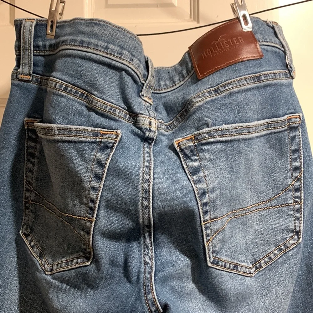 Great condition! Hollister Advance Stretch Skinny Jeans.